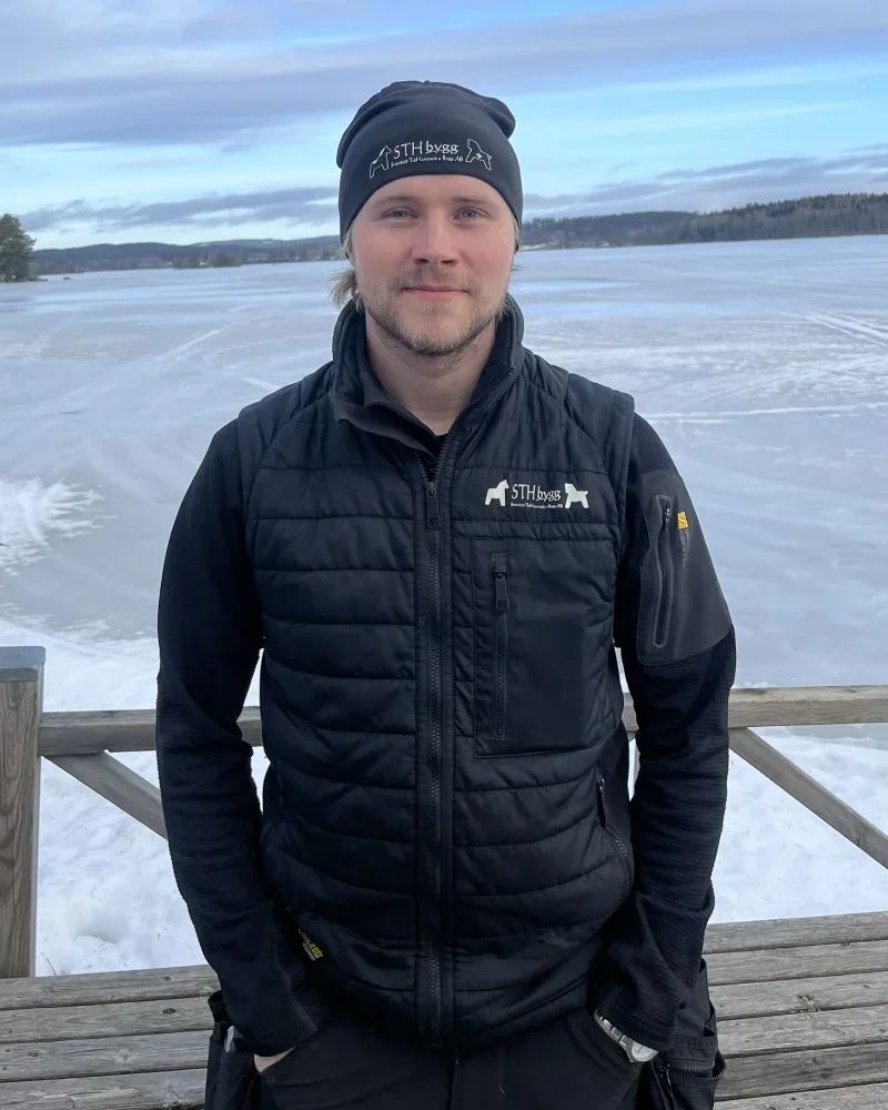 Joel – snickare på STH Bygg