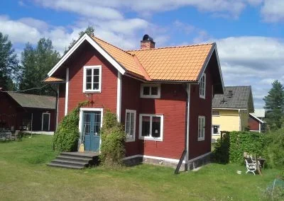 Läggning nytt tak litet hus – färdigt